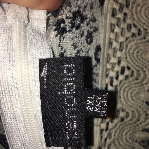 Patterned Romper - Picture 2 of 2